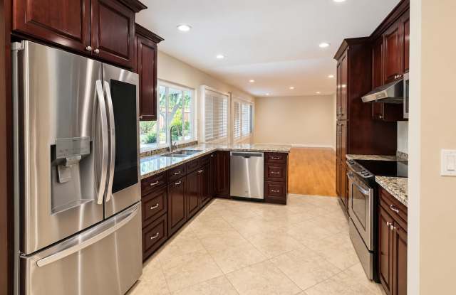 Newark Single Family Gem is rare find, beautiful find! Gallery 4