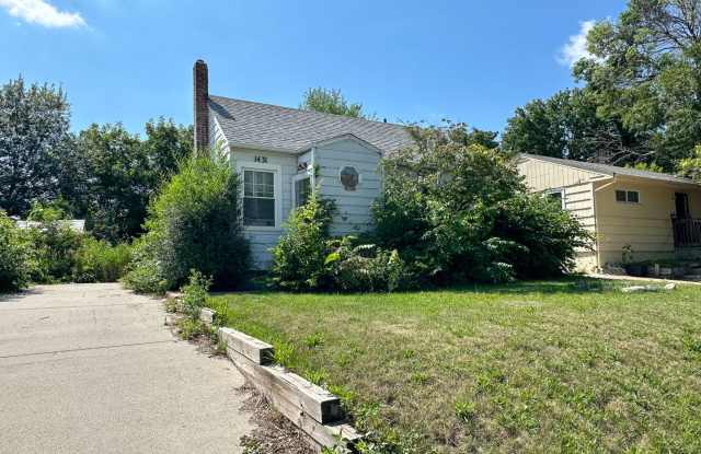 1431 Summit Ave - 1431 Summit Avenue, Ames, IA 50010