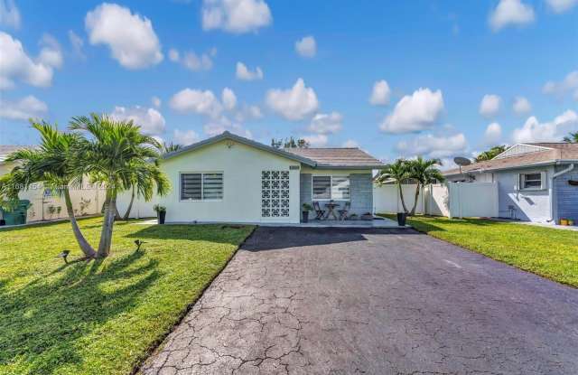9212 NW 81st Pl - 9212 Northwest 81st Place, Tamarac, FL 33321