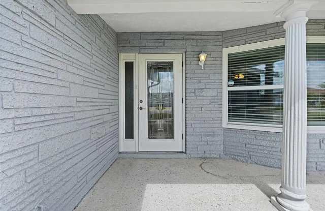 Stunning Waterfront Home - Treasure Island! 3bed| 2bath Gallery 3