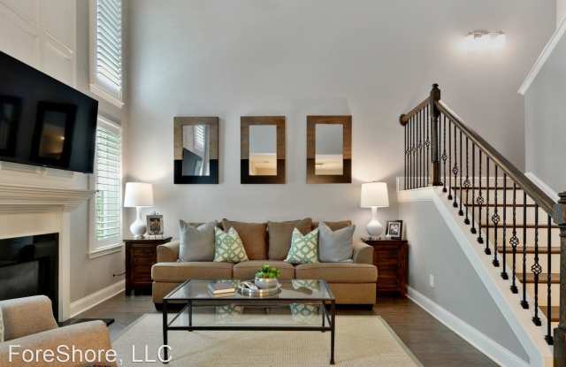 9 Dustin Loop Gallery 2