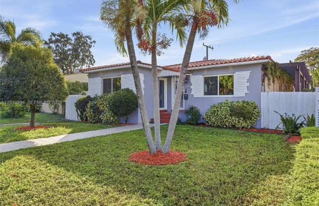 2120 SW 16th St photos photos