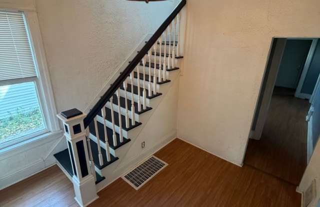 252 N English Gallery 3