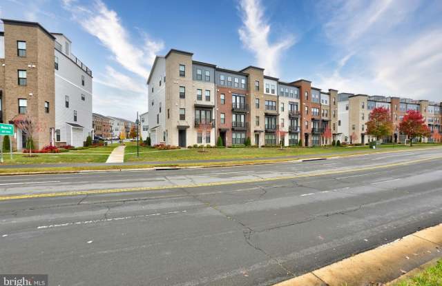 43330 FARRINGDON Square - 43330 Farringdon Square, Broadlands, VA 20148