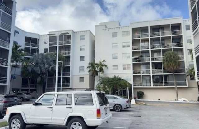 2821 N Miami Beach Blvd - 2821 North Miami Beach Boulevard, North Miami Beach, FL 33160