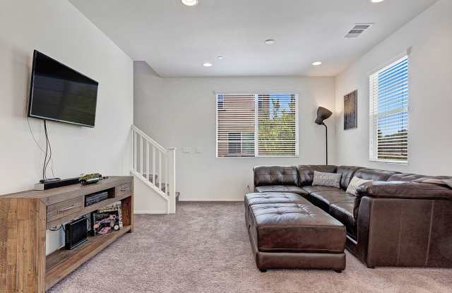 Lux Townhome 4 Bed 3 Bath 2 Car Garage in Spanish Walk Gallery 4