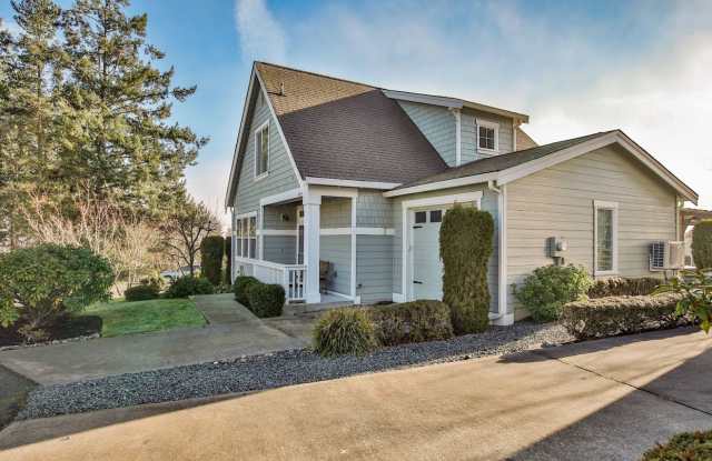 Gorgeous- Fully Furnished Home in Holmes Harbor, Pet Friendly and Landscape Included! Gallery 4