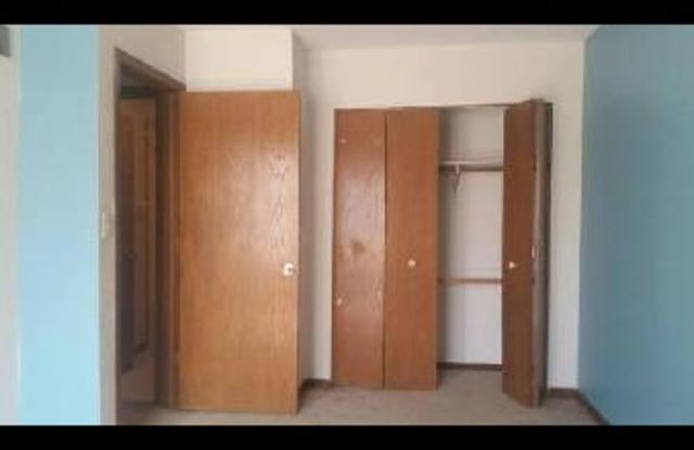 3829 N Lakewood Gallery 2
