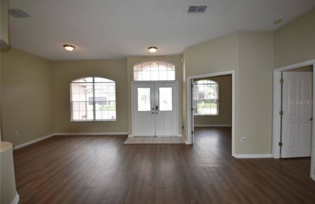 1637 GLEN OAK LANE Gallery 2