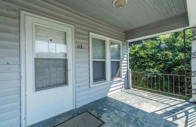 113 E 15th - 4 Bed/2 Bath - Updated kitchen and bath! Gallery 4