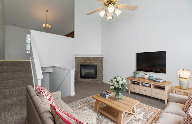 ****COMING SOON**** 3 Bedroom Townhome near Zona Rosa! photos photos