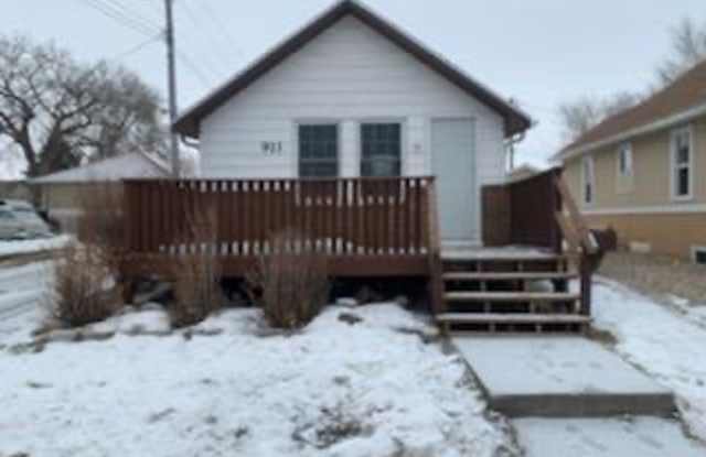 Adorable 4 Bed 2 Bath Home photos photos