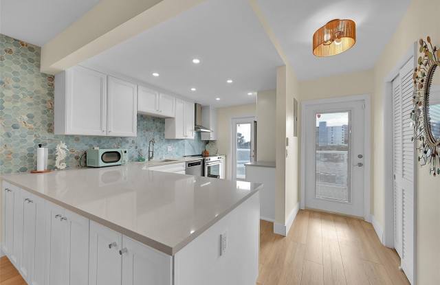 2731 NE 14th St Causeway unit: 421 photos photos