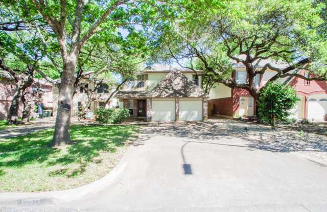 Great 4 bed 2.5 bath on Greenbelt photos photos