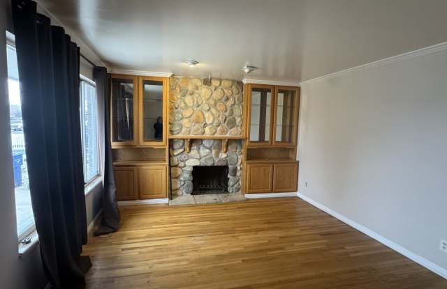 4862 Southridge Drive Gallery 2