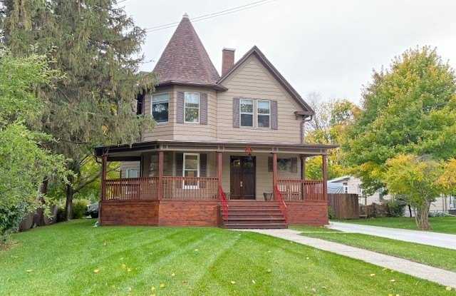 728 Dekalb Avenue - 728 DeKalb Avenue, Sycamore, IL 60178 728 Dekalb Avenue - 728 DeKalb Avenue, Sycamore, IL 60178