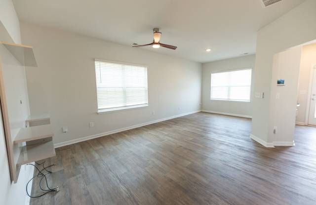 Like-new 3 bedroom 2.5 bathroom townhome in Reedy Fork & Settlers Landing  North of Greensboro with a 1 car garage. Gallery 4