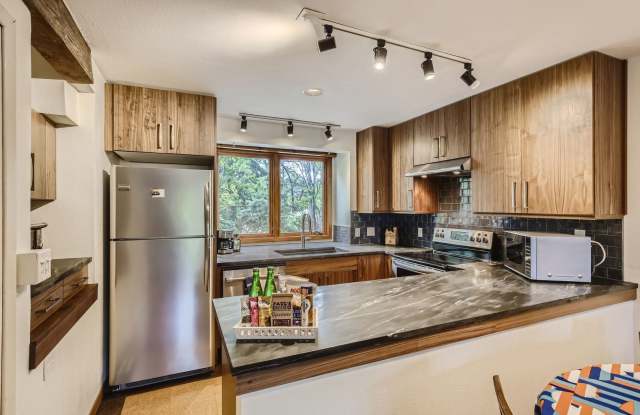 Convenient 2 BDR / 2.5 BA near all things Downtown Boulder photos photos