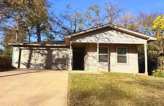1319 West Claude Street - 1319 West Claude Street, Tyler, TX 75702