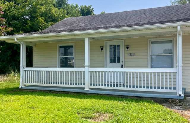 FALL SPECIAL: 1/2 off your first FULL month! 3 Bedroom Home Near Downtown Clarksville Gallery 3