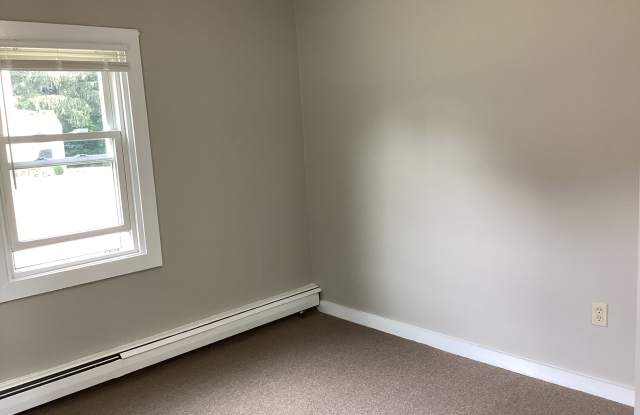 120 Belchertown Rd - 120A Room #4 Gallery 2