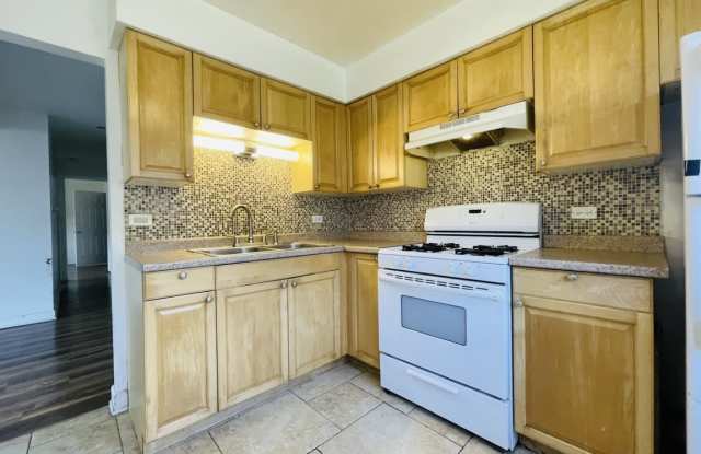685 Fullerton Avenue - 685 Fullerton Avenue, Glendale Heights, IL 60139