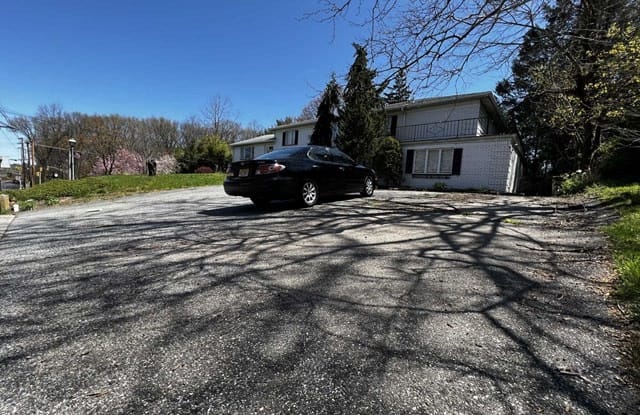 410 North Farview Avenue - 410 North Farview Avenue, Paramus, NJ 07652
