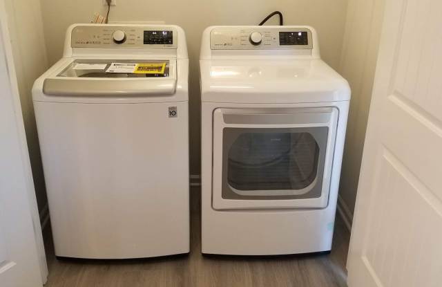 Room in 3 Bedroom Townhome at Switch St Gallery 4