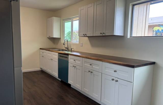 3 Bedroom / 2 Bath Pet Friendly Home In Hilo! Gallery 3