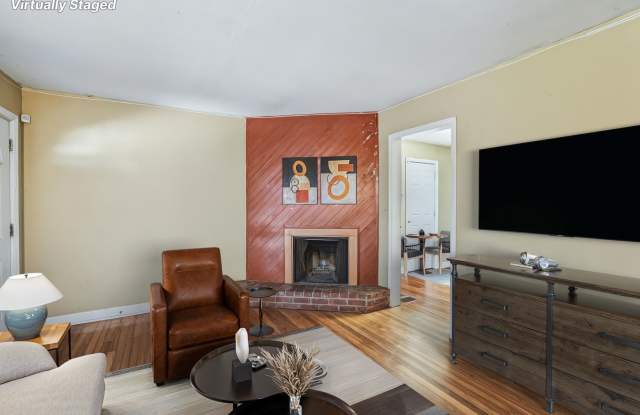 Charming 3 Bedroom walking distance from FSU!! Available for Fall 2027 Gallery 3