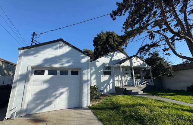 Spacious 2 Bedroom 1 Bath + Bonus Room House in Richmond!! - 708 38th Street, Richmond, CA 94805