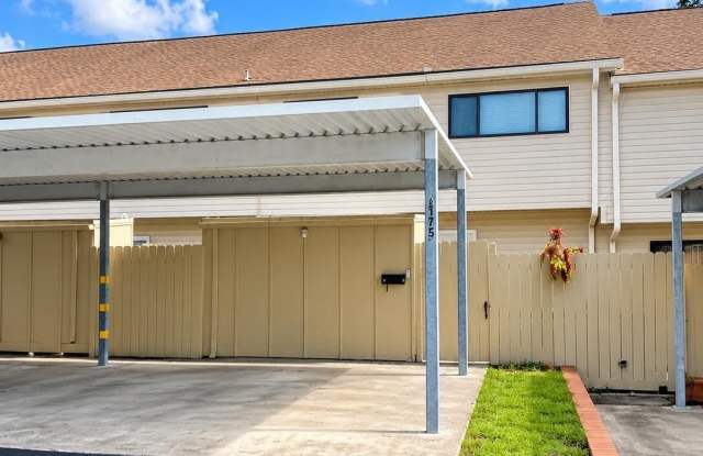 8175 SUTTON Place N Gallery 4