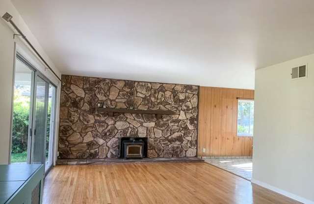 3372 Elaine Dr Gallery 3