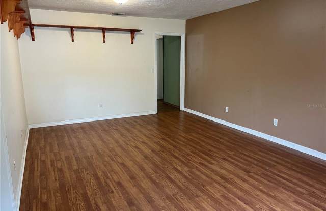 7803 N WHITTIER Street Gallery 4