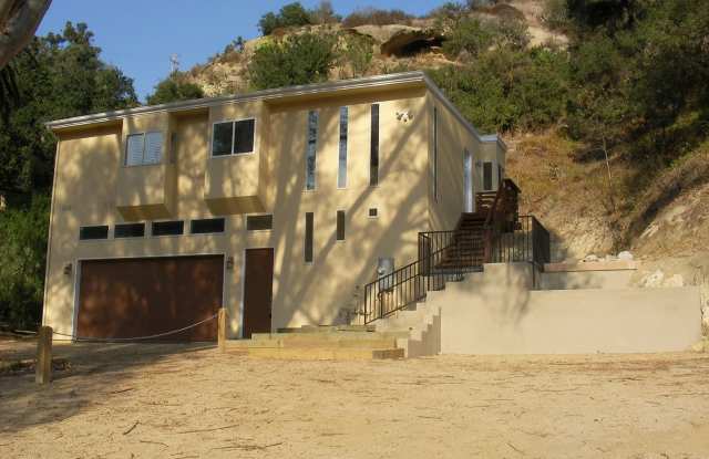 Live/work space in Laguna Canyon - For Lease Gallery 1