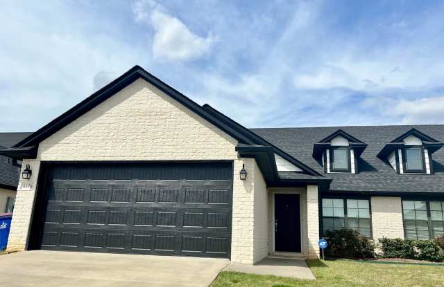 3B/2.5B Spacious Townhome with Fenced Backyard in Chaffee Crossing. **ASK ABOUT MOVE IN SPECIAL** - 6616 Leightyn Lane, Fort Smith, AR 72916 3B/2.5B Spacious Townhome with Fenced Backyard in Chaffee Crossing. **ASK ABOUT MOVE IN SPECIAL** - 6616 Leightyn Lane, Fort Smith, AR 72916