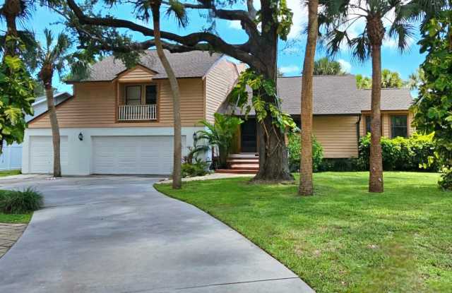 McGregor Woods Community with Natural Surrounding Charm. Close to Sanibel. photos photos