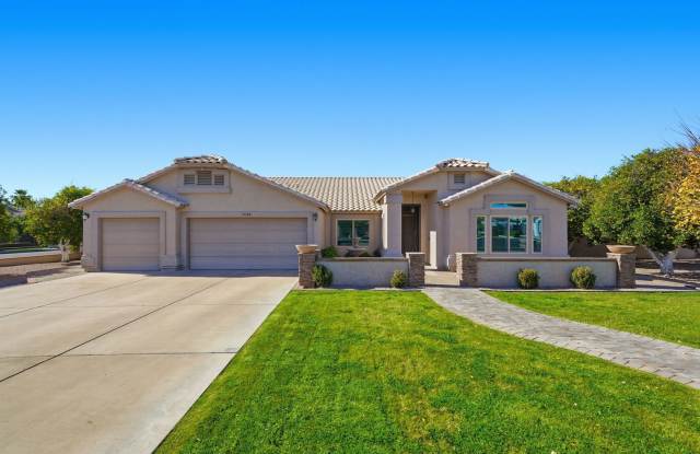 Spacious 4 Bedroom, 2 Bathroom Home on a Corner Lot with Pool in Mesa! photos photos