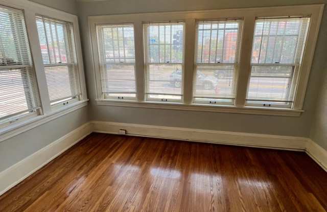 Heart of Uptown on 31st photos photos