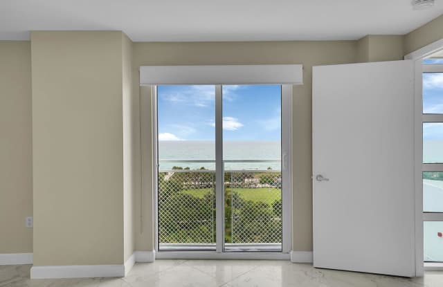 7600 Collins Avenue photos photos
