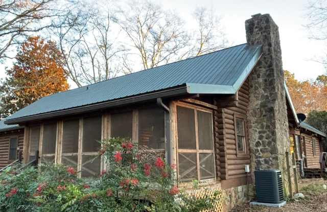Available now! Log Cabin in Oconee on a 1.357 acre neighborhood wooded lot! Gallery 3