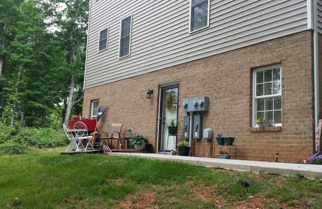 Spacious 2 bedroom 1 bath basement level apartment photos photos