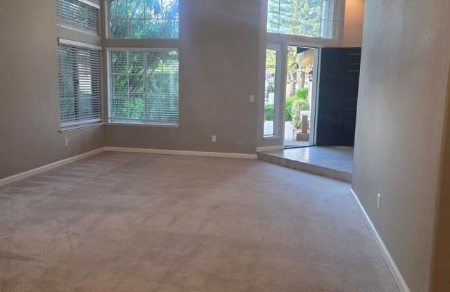 A spacious 4 Bdrm + Office, 3 Bath Gallery 4