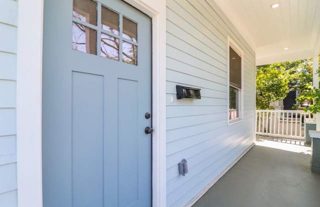 Spacious 3BR/2BA Home on West Victory Drive Gallery 3