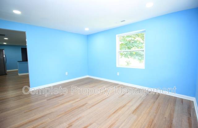 932 Court T Gallery 2