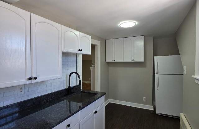 396 W Main Street unit: 3 photos photos