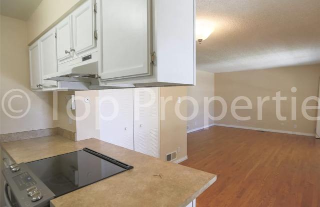 1250 S Monaco Pkwy Apt 77 Gallery 4