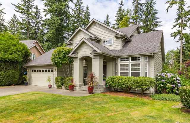 Everett Single Family house 3 bd 2.5 bath with den and backyard photos photos