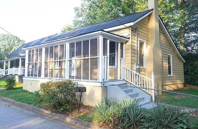 321 N 10th St - 2br & 1ba Gallery 3