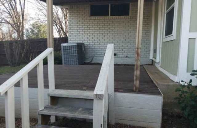 2906 MeadowGreen Drive Gallery 2